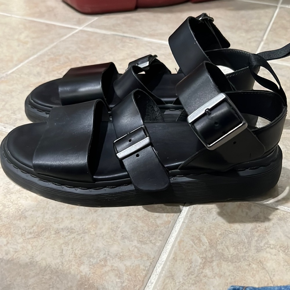 NEVER WORN Dr. Martens sandals women’s SIZE 9
